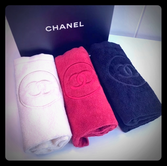 CHANEL Other - Chanel Washcloth Face Towel Holiday Set